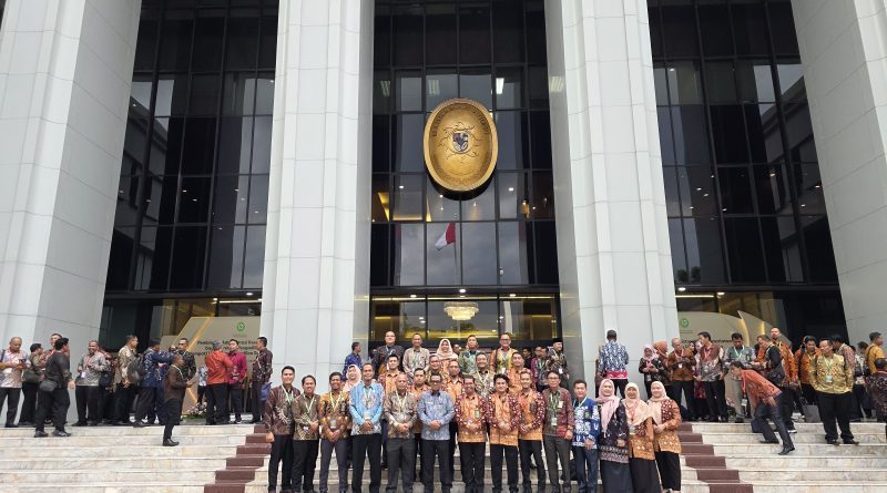 MAHKAMAH AGUNG GELAR PEMBINAAN ADMINISTRASI KESEKRETARIATAN