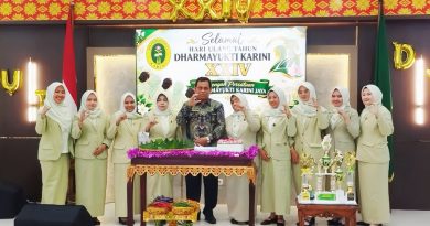 Ketua Pengadilan Agama (PA) Palembang Kelas IA, Bapak Mursyid Syah, S.Ag., bersama Pengurus dan Anggota Dharmayukti Karini (DYK) Cabang PA Palembang dengan penuh khidmat menghadiri Peringatan Hari Ulang Tahun Dharmayukti Karini yang ke-24 Ketua Pengadilan Agama (PA) Palembang Kelas IA, Bapak Mursyid Syah, S.Ag., bersama Pengurus dan Anggota Dharmayukti Karini (DYK) Cabang PA Palembang dengan penuh khidmat menghadiri Peringatan Hari Ulang Tahun Dharmayukti Karini yang ke-24